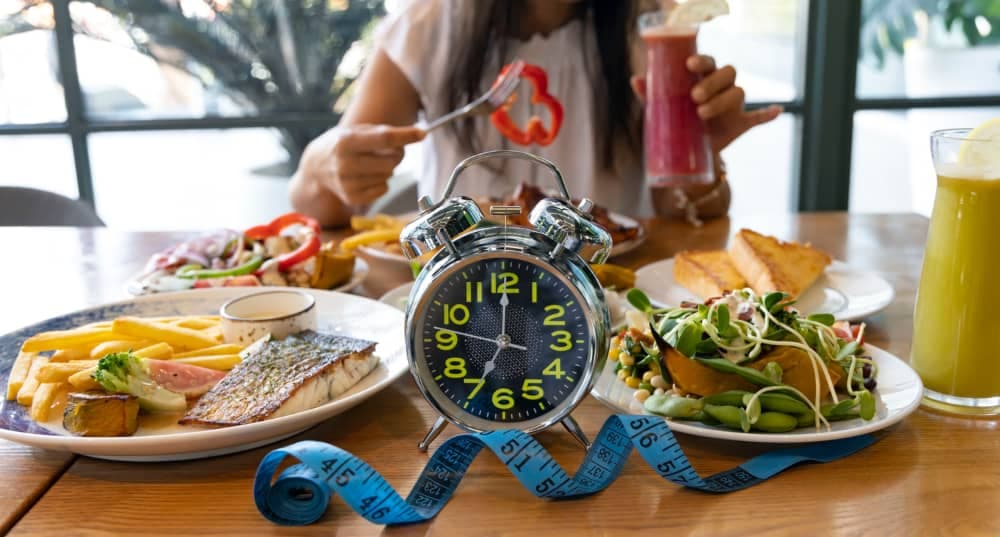 Expertos en deporte analizan pros y contras de entrenar en ayunas o desayunado