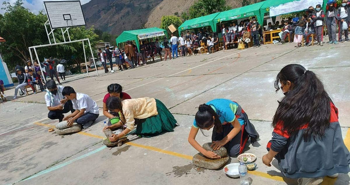 I. E de Huaracalla organizó el I Festival de la Identidad Cultural