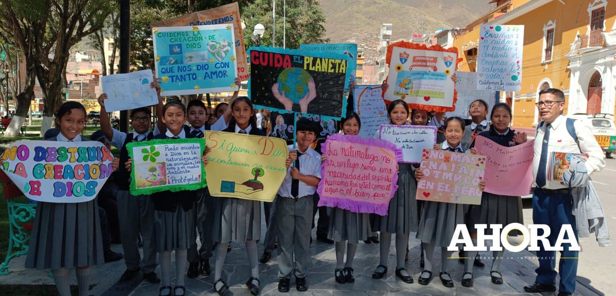 Estudiantes recorrieron las calles para sensibilizar en el cuidado del planeta
