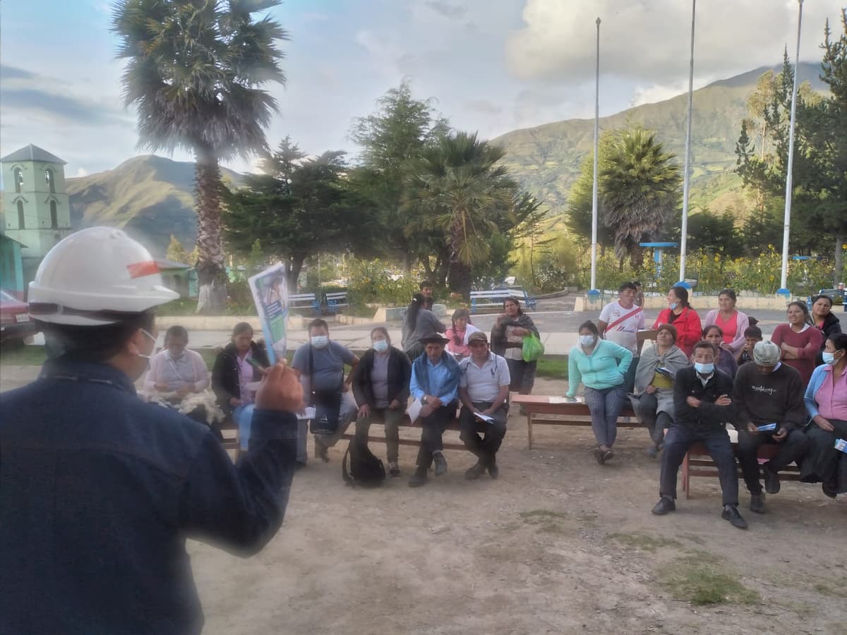 Electrocentro orienta a usuarios de poblado de Paucar sobre uso responsable de energía