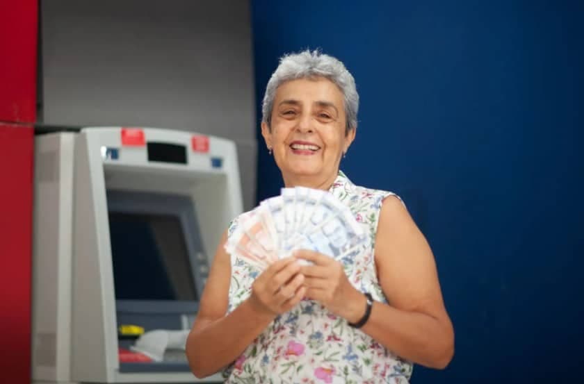 Gobierno fija alza mínima para pensiones 20530 desde enero 2026