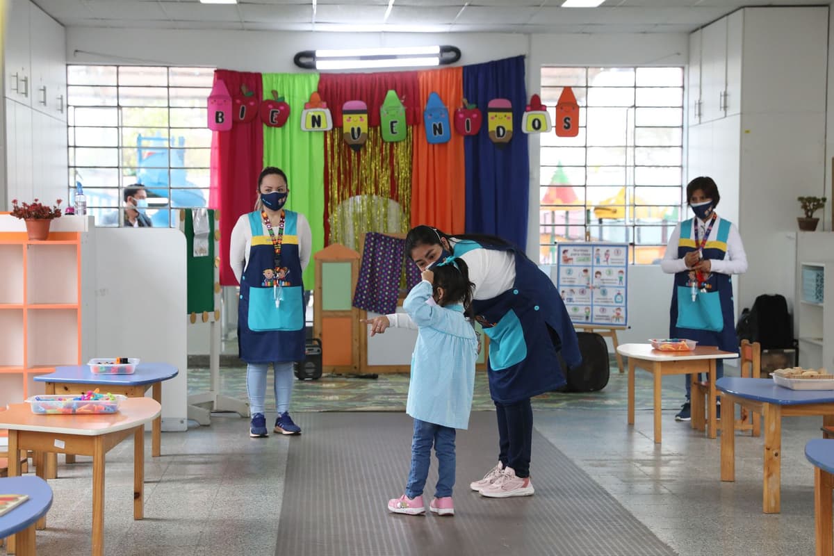 Hoy 4 millones de escolares retornan a colegios públicos