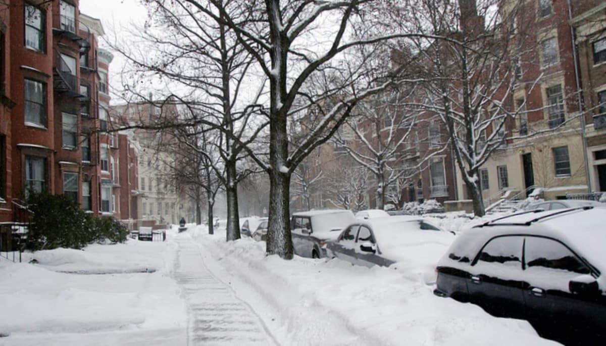 Emergencia climática en Toronto: Récord de nieve colapsa vuelos, transporte y escuelas