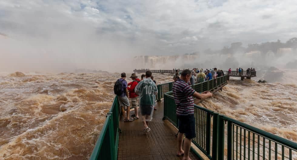 Fallece turista canadiense al caer a las cataratas de Iguazú
