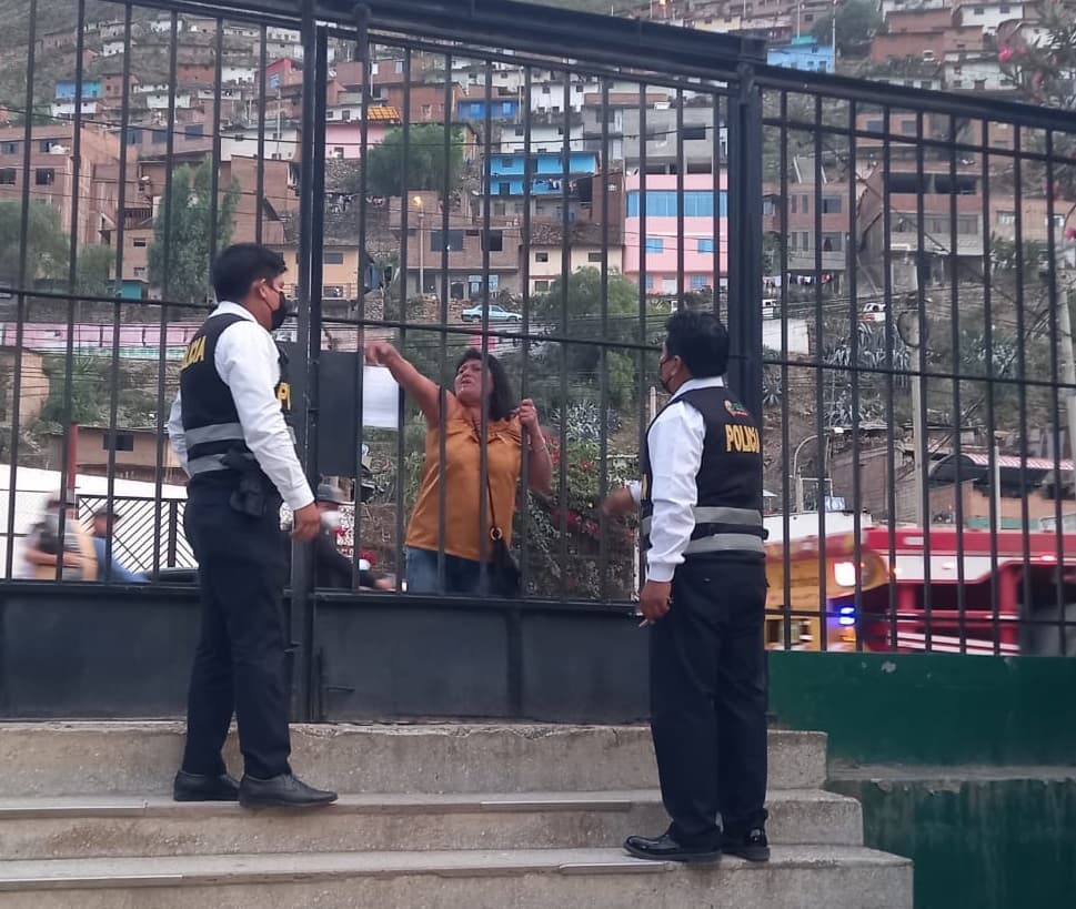Mujer en estado de ebriedad causa alboroto en el Depincri