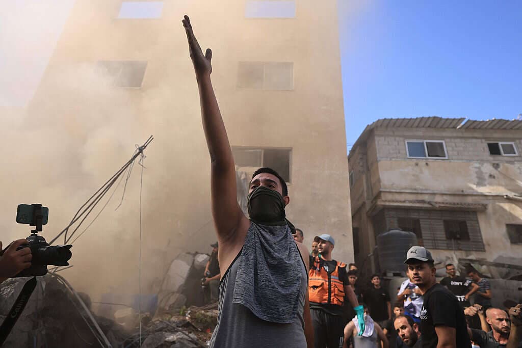 Israel pospone liberación de prisioneros tras liberación de 6 rehenes por Hamás: Actualización en vivo