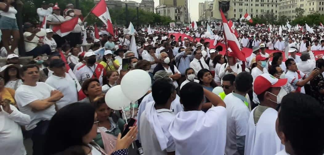 Manifestantes marcharon por la paz y contra el paro convocado por macrorregión sur