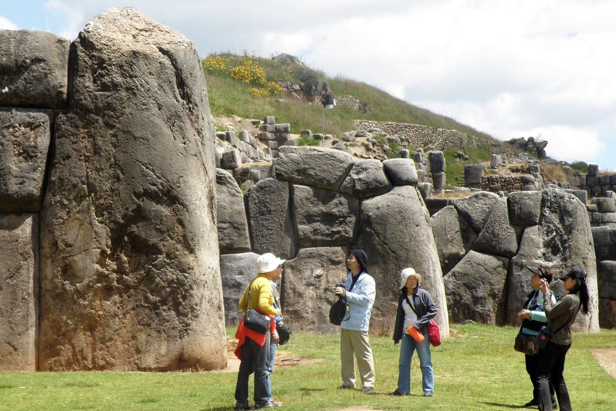 Perú recibió a 1 millón 900 mil turistas durante el 2022