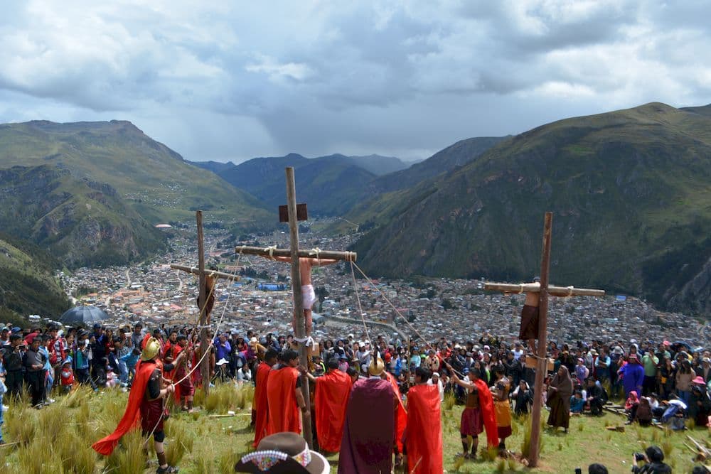 Huancavelica presenta el Via Crucis mas alto del territorio peruano en Viernes Santo