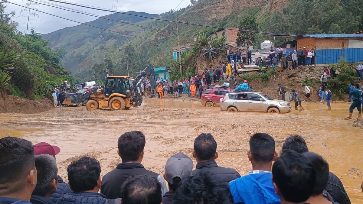 Caos en la Carretera Central: Huaico bloquea vía en Ambo y miles quedan varados por horas