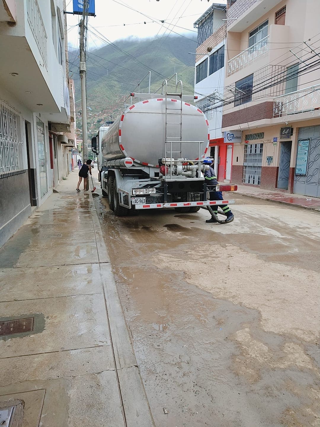 Vecinos  mortificados por falta de agua