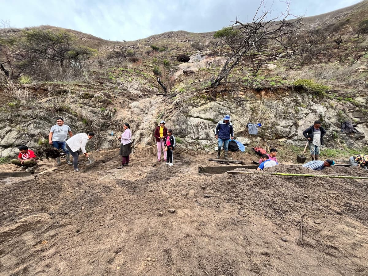 Marabamba recibe ayuda humanitaria mientras vecinos continúan limpieza tras huaicos