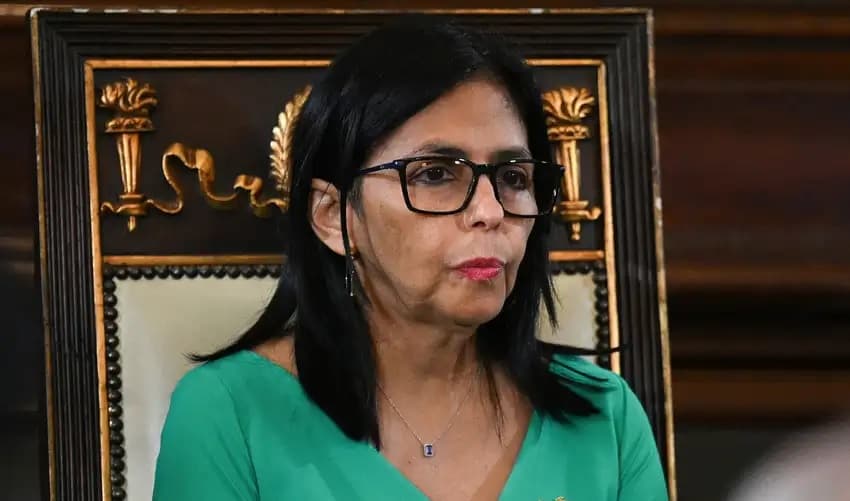 Delcy Rodríguez desafía a Trump: “Aquí hay una presidenta encargada y un presidente rehén en EE. UU.”