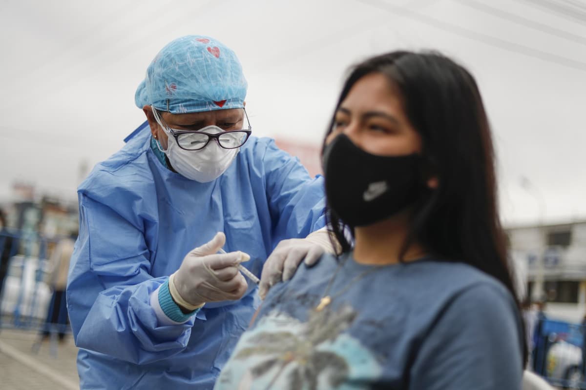 Vacunación a adolescentes de 12 a 17 años será simultánea en todo el país
