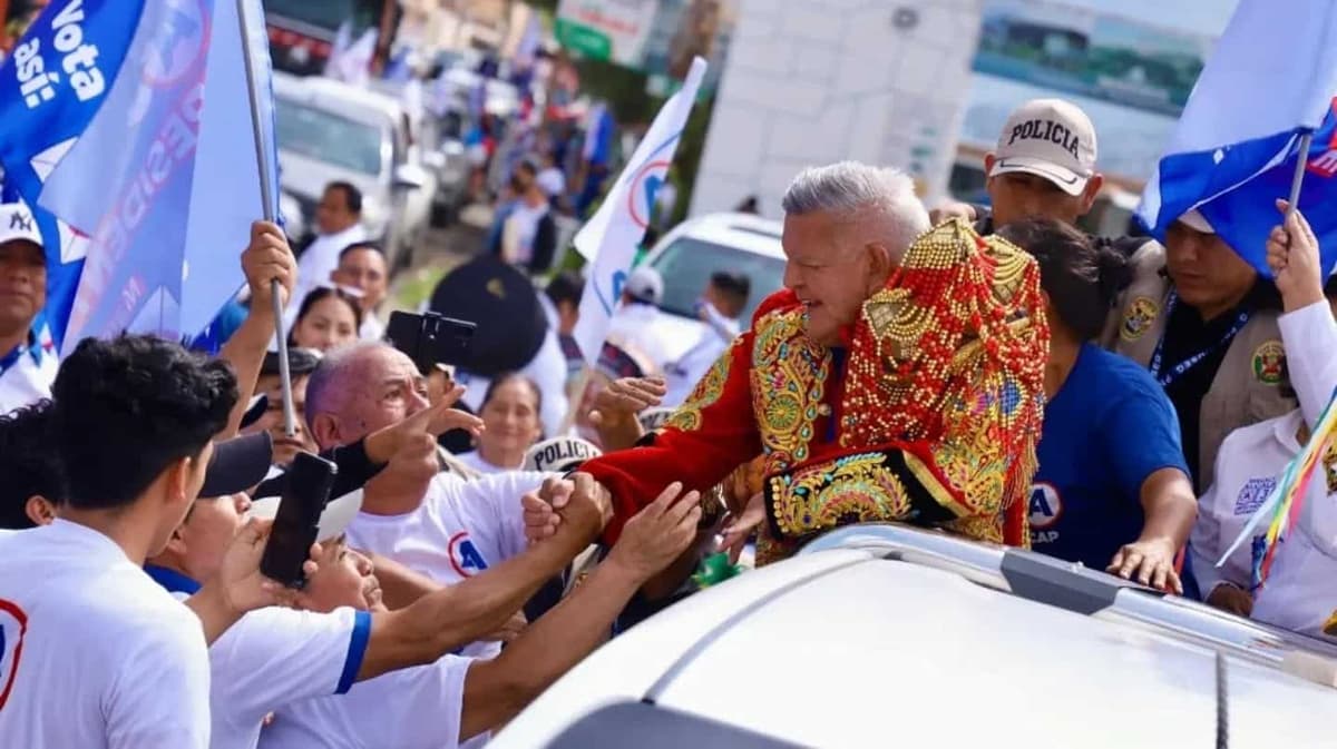 César Acuña llega a Huánuco y recorre calles en caravana política tras años de ausencia