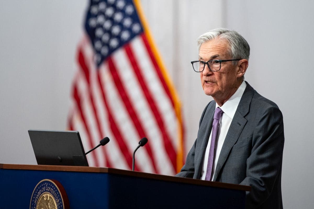 Recortes de tasas de la Fed supeditados al efecto de los aranceles de Trump, dice Powell
