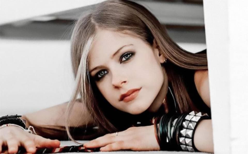 La cantante Avril Lavigne transformado en una película su éxito «Sk8ter Boi»