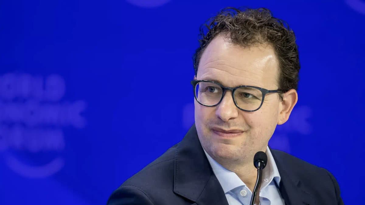 Claude Code viral: Microsoft lo instala junto a Copilot y el CEO de Anthropic alerta que la programación “end-to-end” podría automatizarse en 6–12 meses