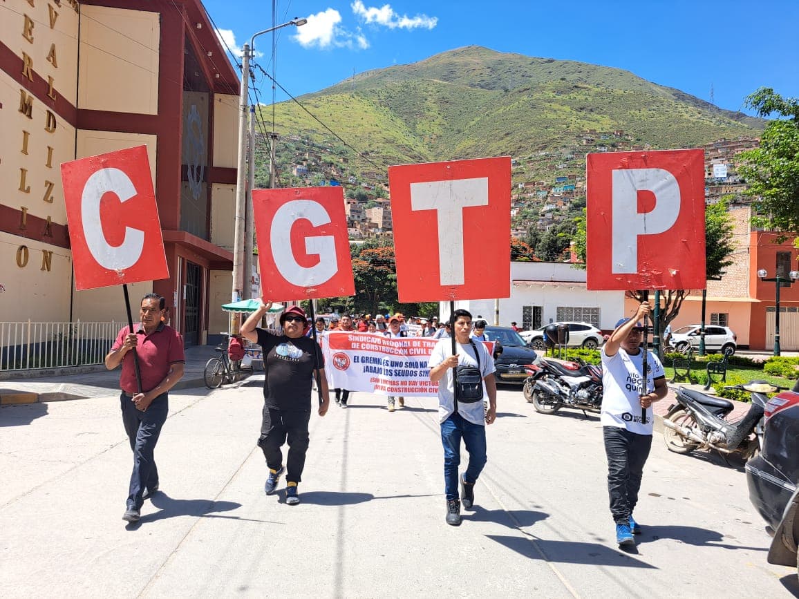 Obreros y jubilados marchan: Denuncian abandono de EsSalud y exigen nuevo hospital