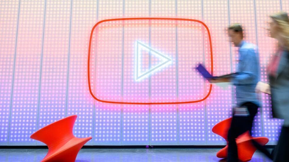 YouTube llega a 20.000 millones de videos cargados en su 20º año