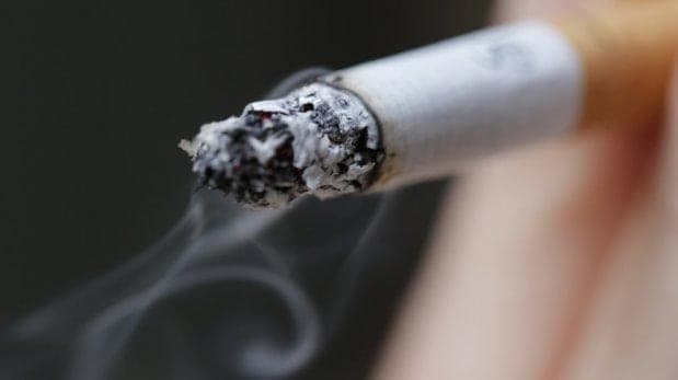 Francia restringe el tabaco en parques, playas y zonas escolares