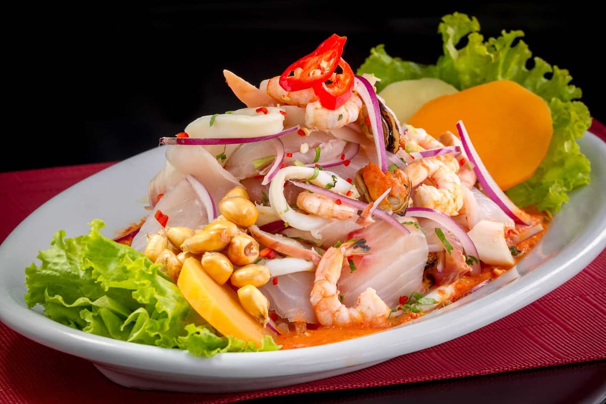 Seis platos peruanos figuran entre los 50 mejores potajes marinos del mundo