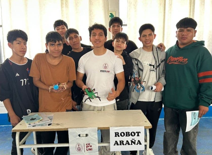 Clausuran taller vacacional de robótica en el Roosevelt School en alianza con la UNI