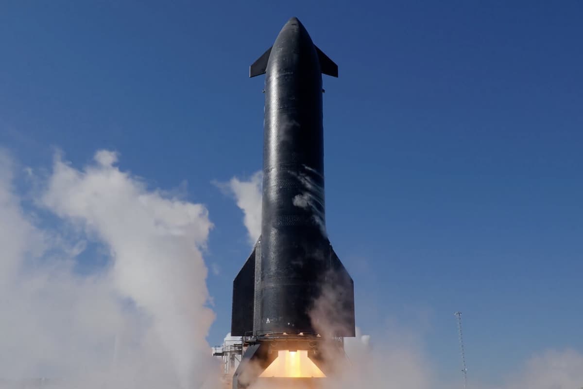 SpaceX logra su primer descenso exitoso de Starship tras dos explosiones previas