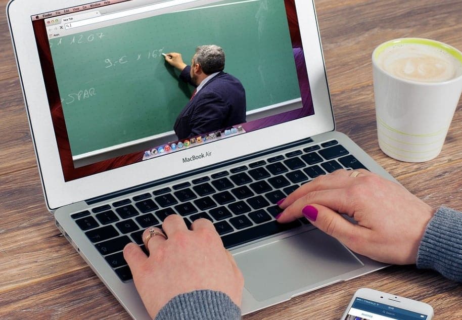 Universidad virtual hace más accesibles los estudios superiores