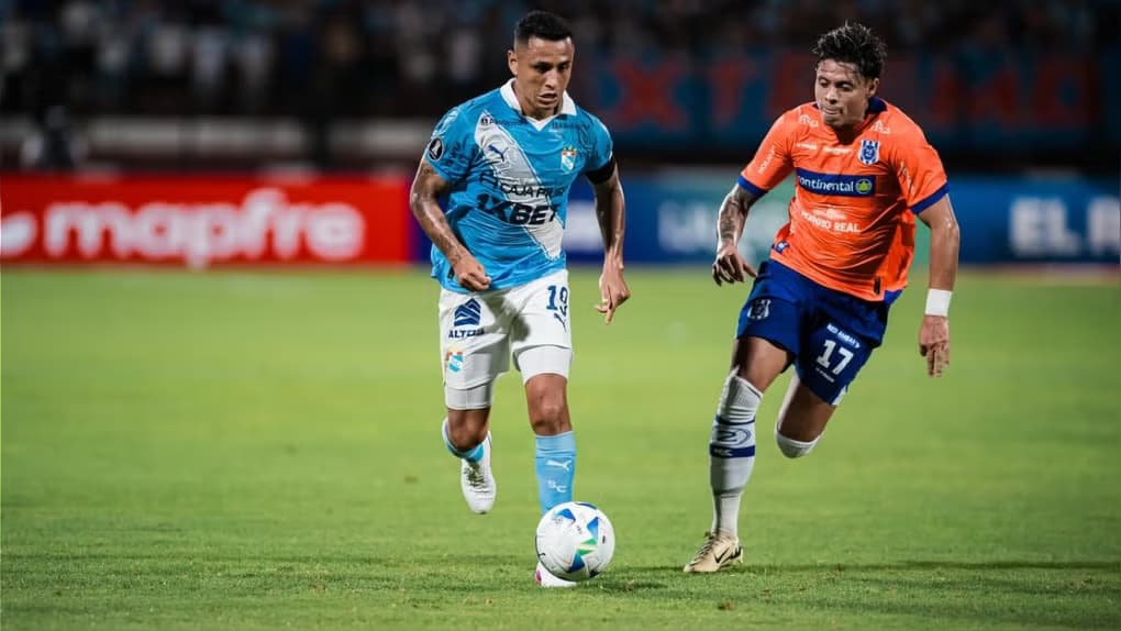 Cristal avanza en penales y sigue en carrera en la Libertadores