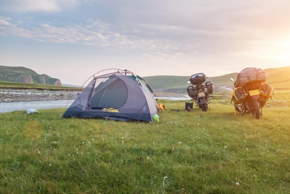 El auge del turismo impulsa la rentabilidad de la hostelería, en contraste con la crisis de beneficios en el sector automovilístico.