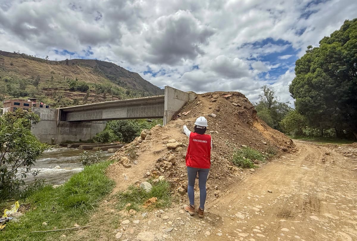 De Ripley. Construyen puente, pero se “olvidaron” de levantar los accesos vehículares