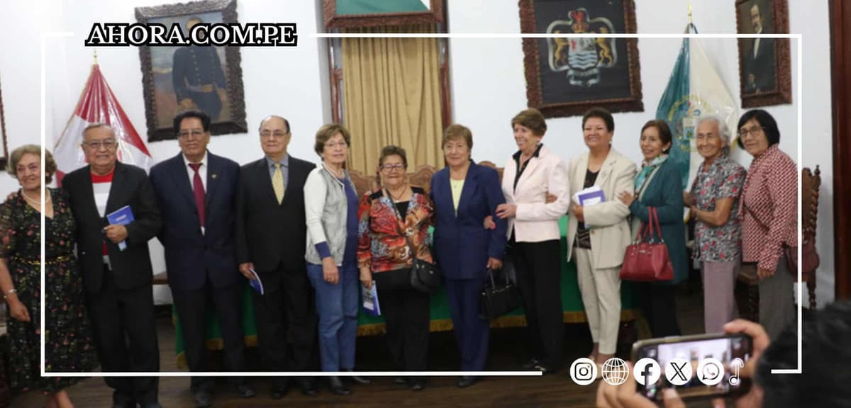 Promoción 1968 de la Unheval presentó “Remembranzas”