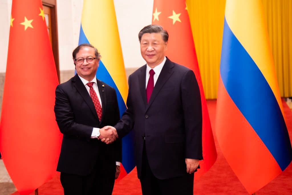 Pekín ofrece financiar obras en Colombia si Washington veta créditos