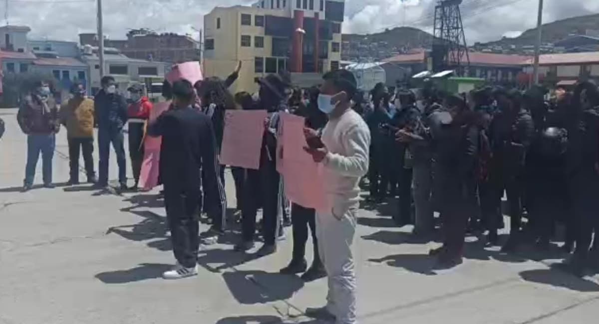 Docente insulta y agrede a estudiantes de instituto tecnológico