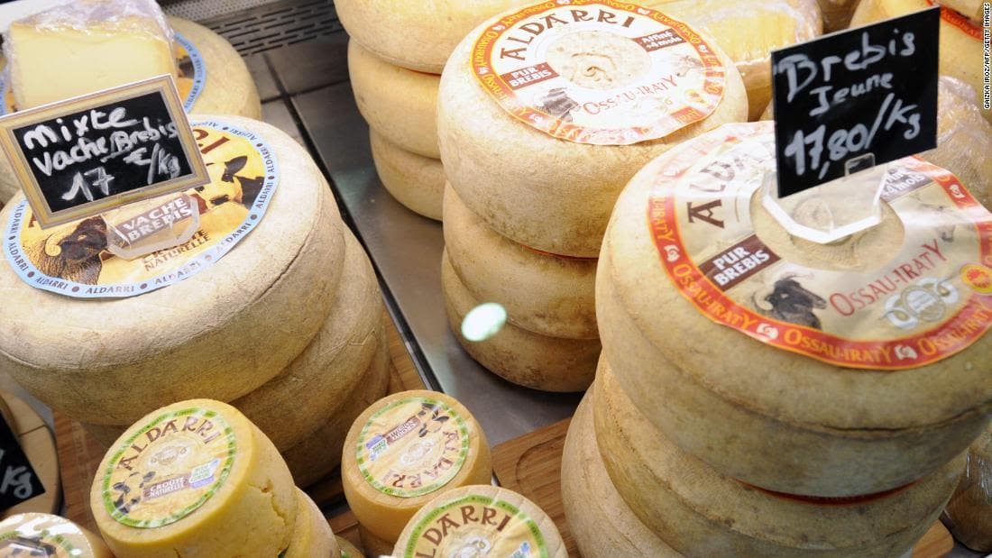 Aranceles de Trump amenazan a productores de queso italianos