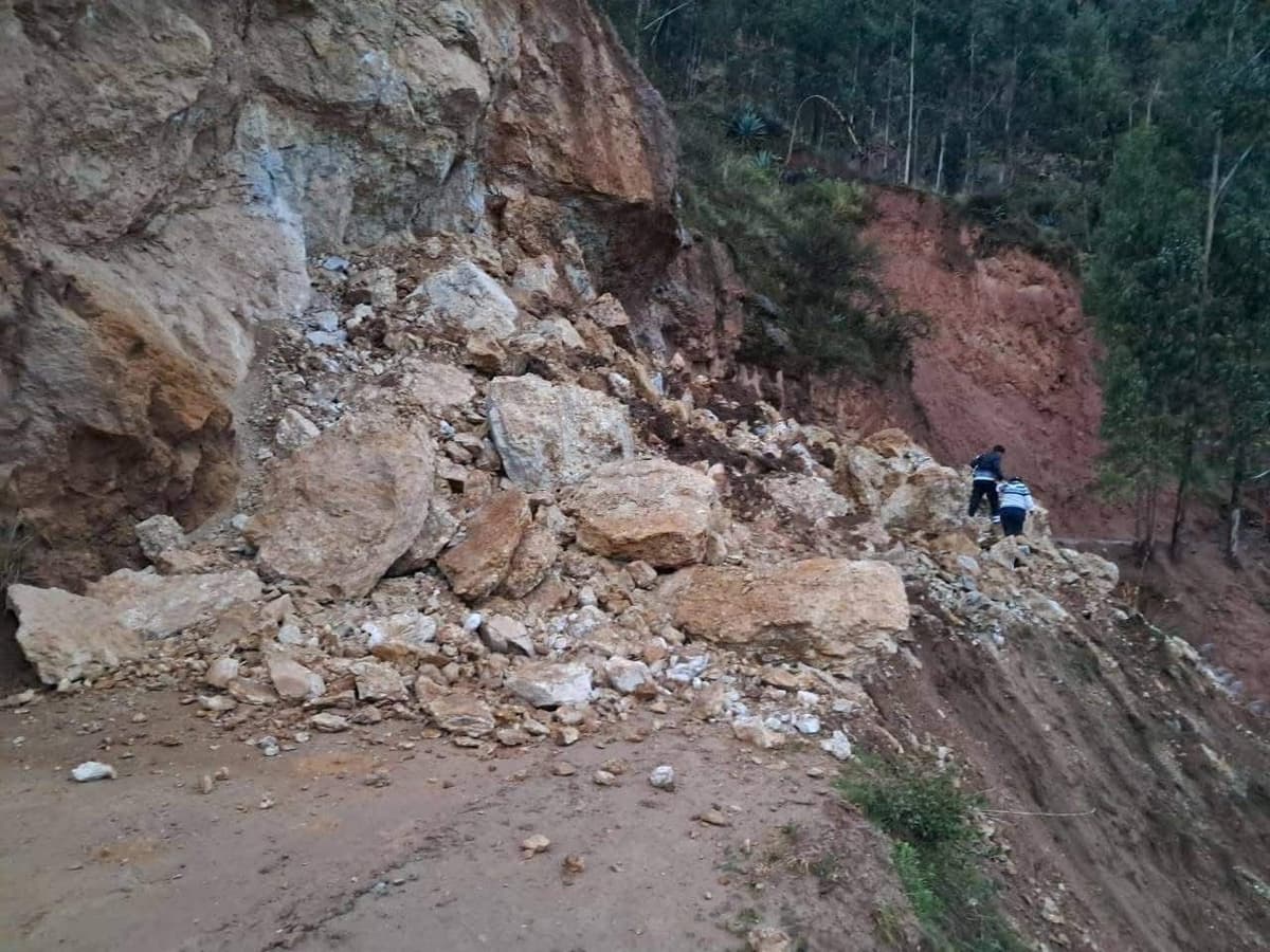 Derrumbe bloquea túnel Taitamayo: Llata incomunicada y Provías brilla por su ausencia