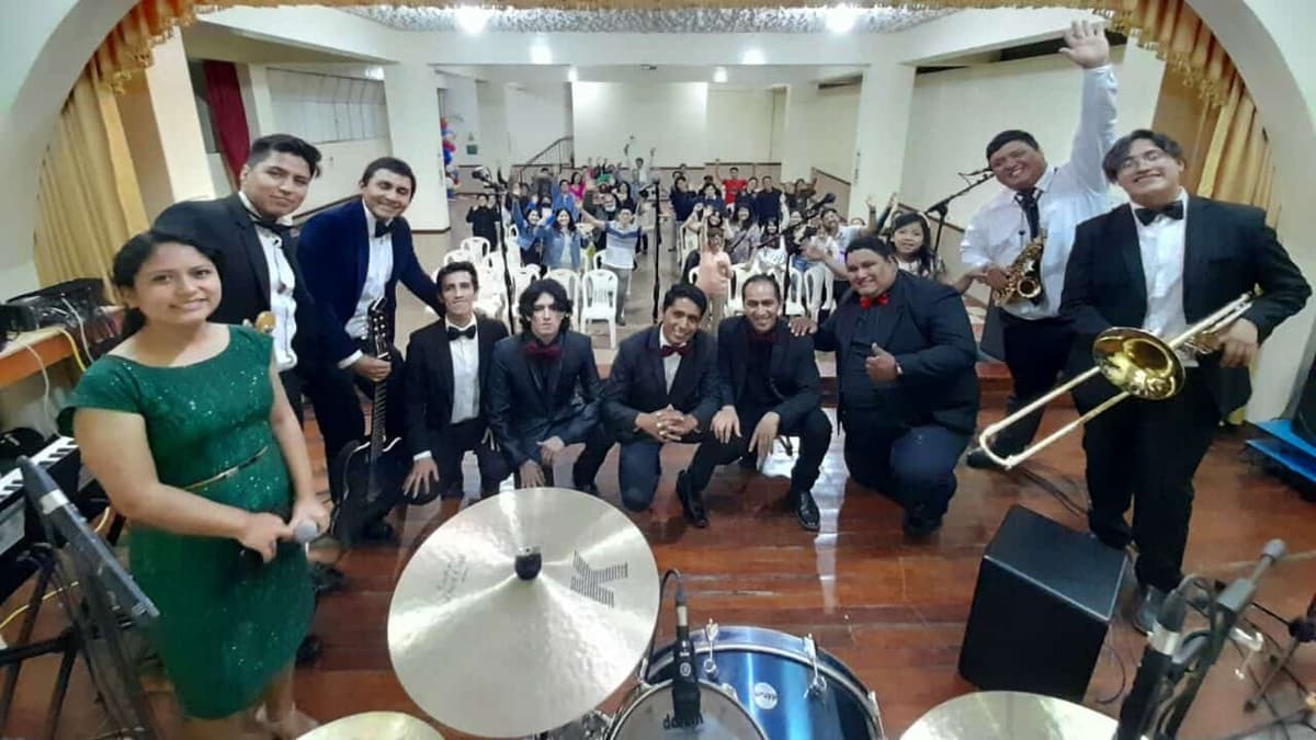 K'ikllu Jazz Fussion &amp; Pillku Tenors ofrecieron un concierto navideño