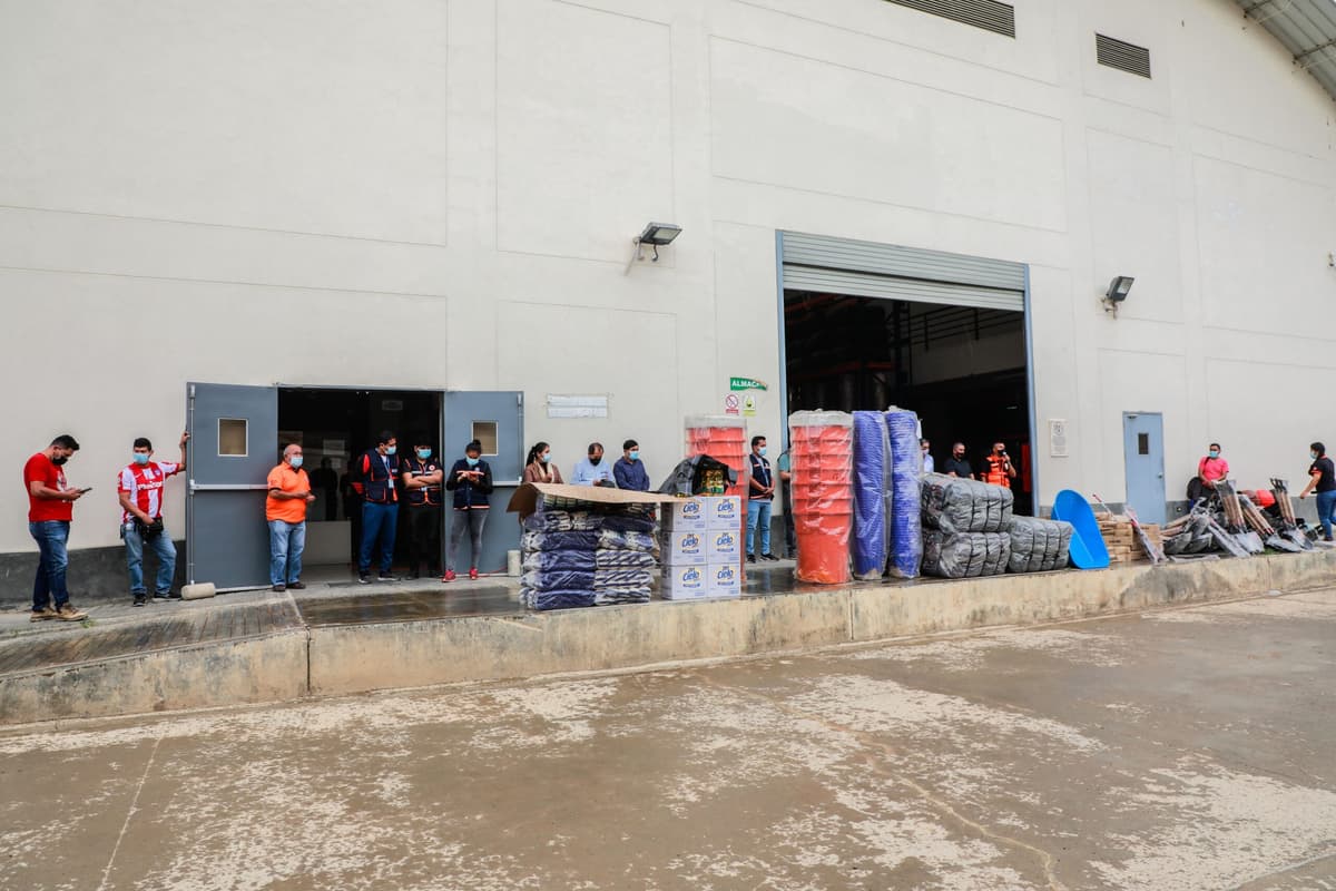 Entregan siete toneladas de ayuda humanitaria a distritos afectados