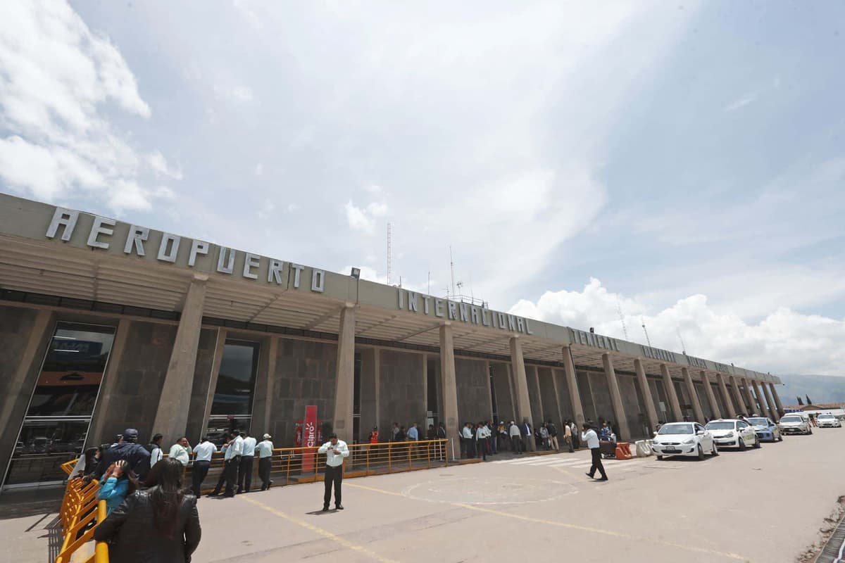 Aeropuerto de Cusco reanuda sus operaciones tras protestas