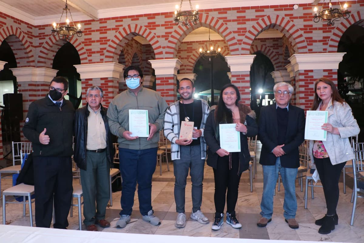 Vedoco Domínguez ganó Premio Nacional Escolar de Poesía 2022