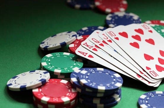 Cómo mejorar tus jugadas y ganar más rondas en el póker online