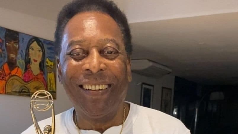 La salud de Pelé mejora progresivamente