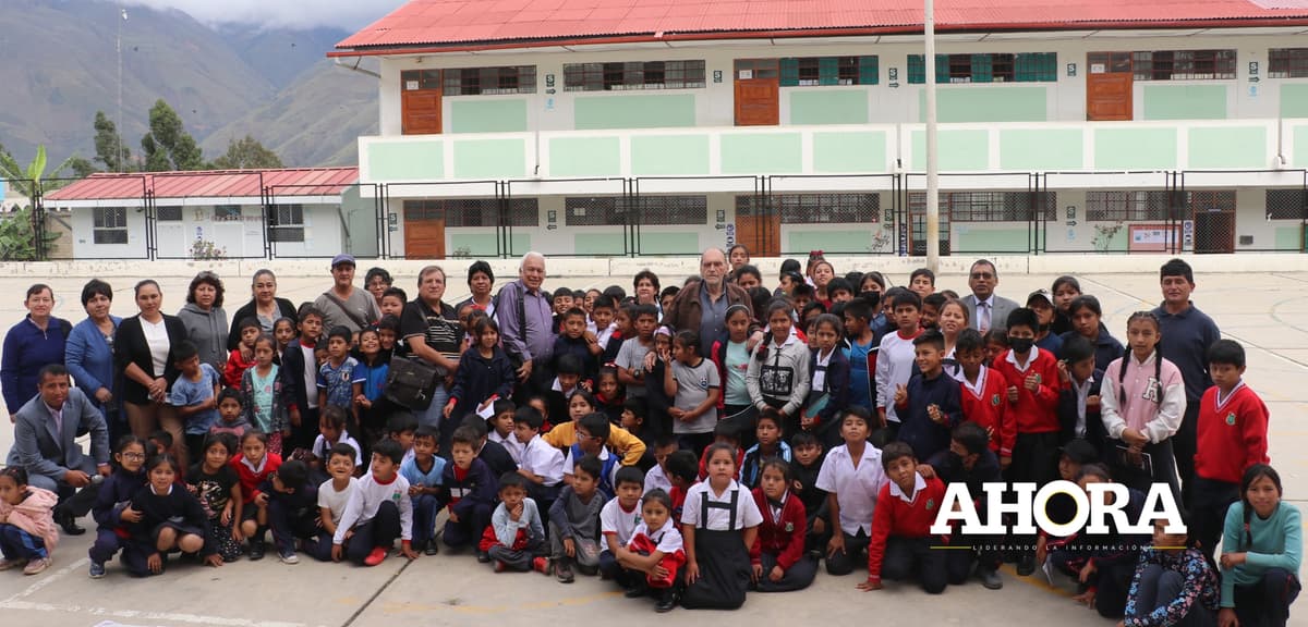 Aclamados escritores charlaron con alumnos del colegio San Lorenzo de Conchamarca