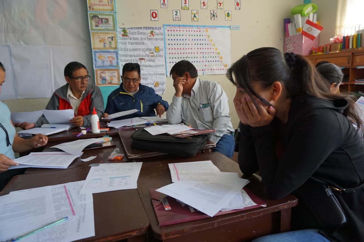 Docentes exigen a la UGEL Huánuco publicar resultados del destaque 2026