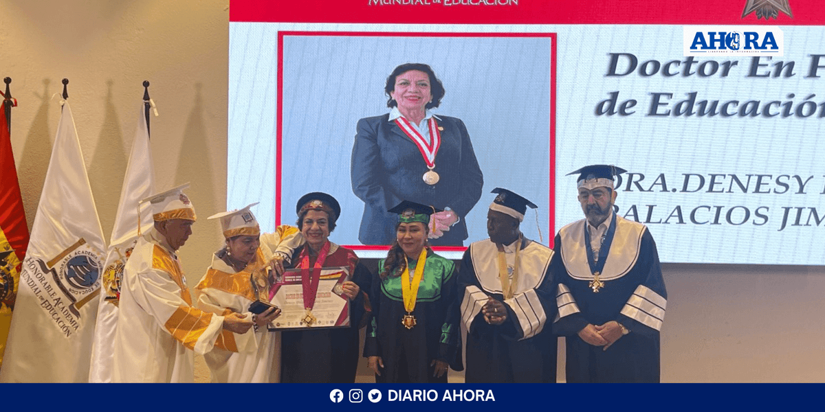 Reconocimiento a Denesy Palacios por su aporte a la educación universitaria