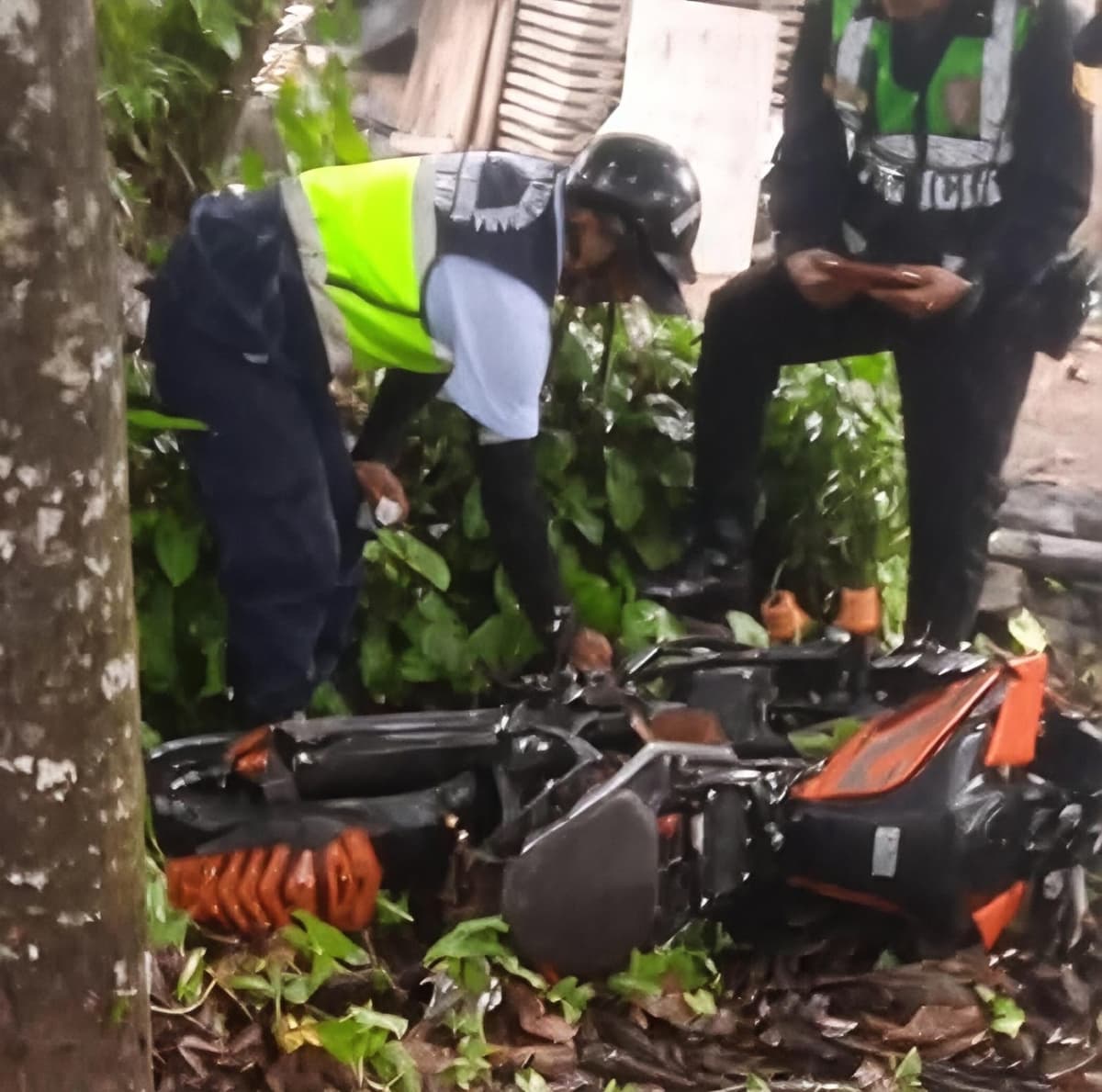 Motociclista es hallado sin vida: investigan presunto despiste en Pueblo Nuevo