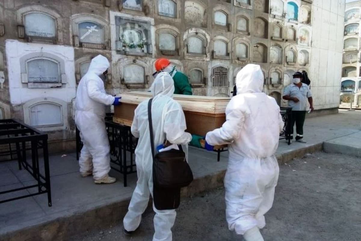 Perú presenta descenso en el exceso de fallecidos por COVID-19
