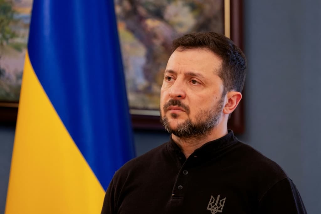 En medio de crecientes tensiones sobre las negociaciones de paz en Ucrania, Trump acusa a Zelensky de "dictador".