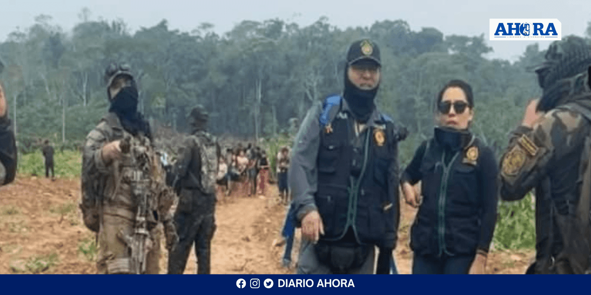 Fiscalía realiza operativo aéreo contra la minería ilegal en Yuyapichis